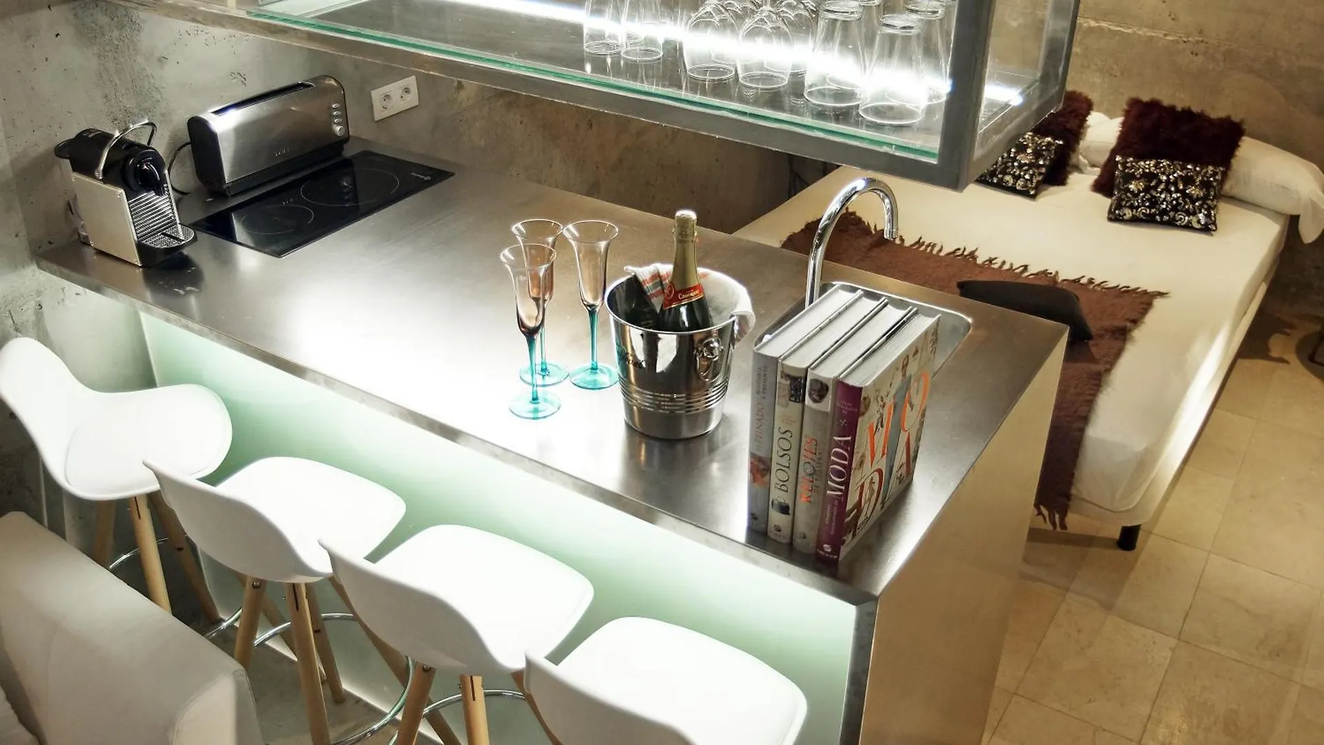 My Space Emirates - Fully Equipped Apartments Near The Beach With Shared Pool Barcelona