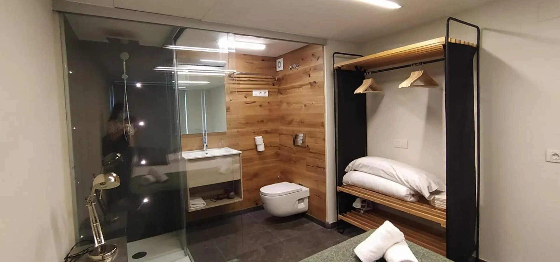 My Space Emirates - Fully Equipped Apartments Near The Beach With Shared Pool Barcelona 0*,