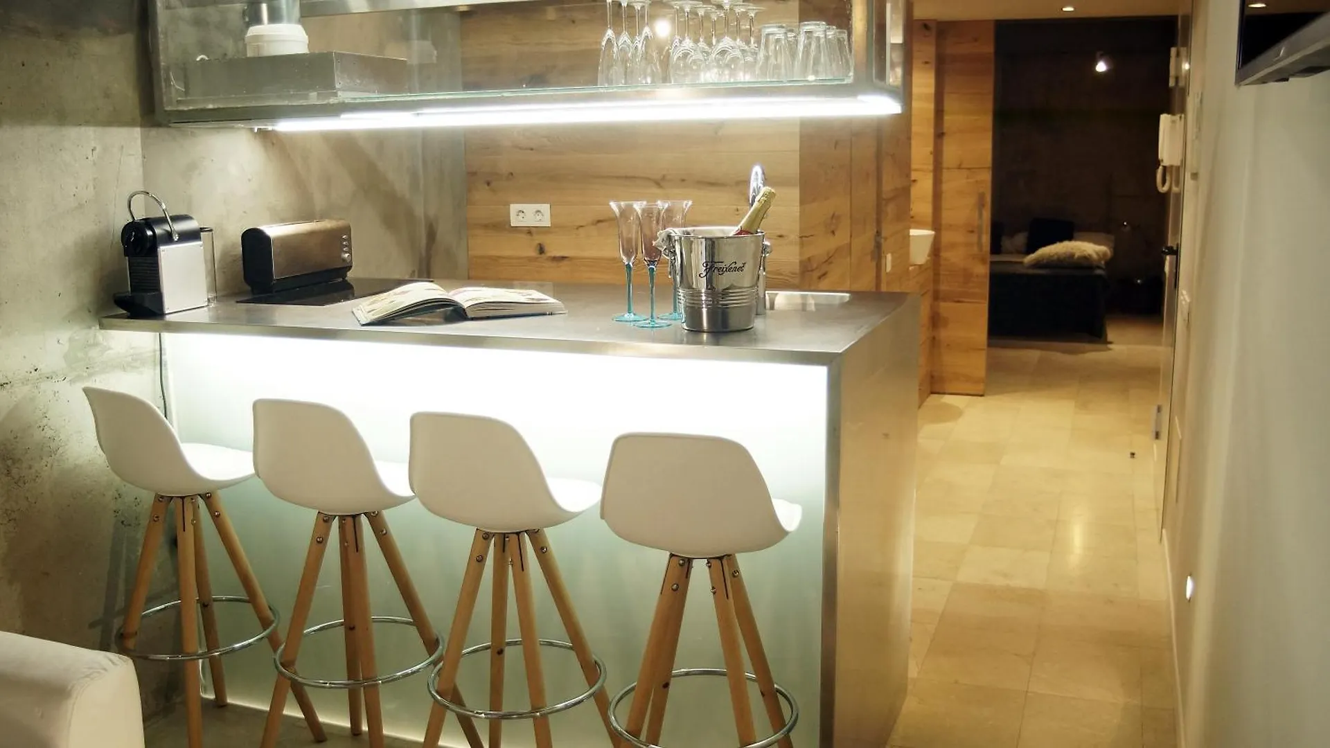 My Space Emirates - Fully Equipped Apartments Near The Beach With Shared Pool Barcelona 0*,