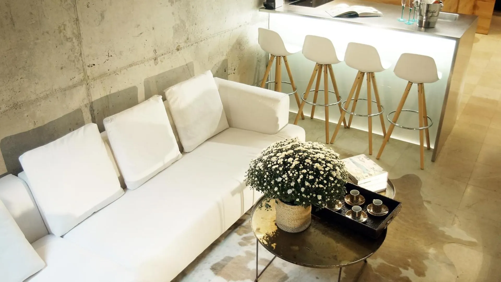My Space Emirates - Fully Equipped Apartments Near The Beach With Shared Pool Barcelona