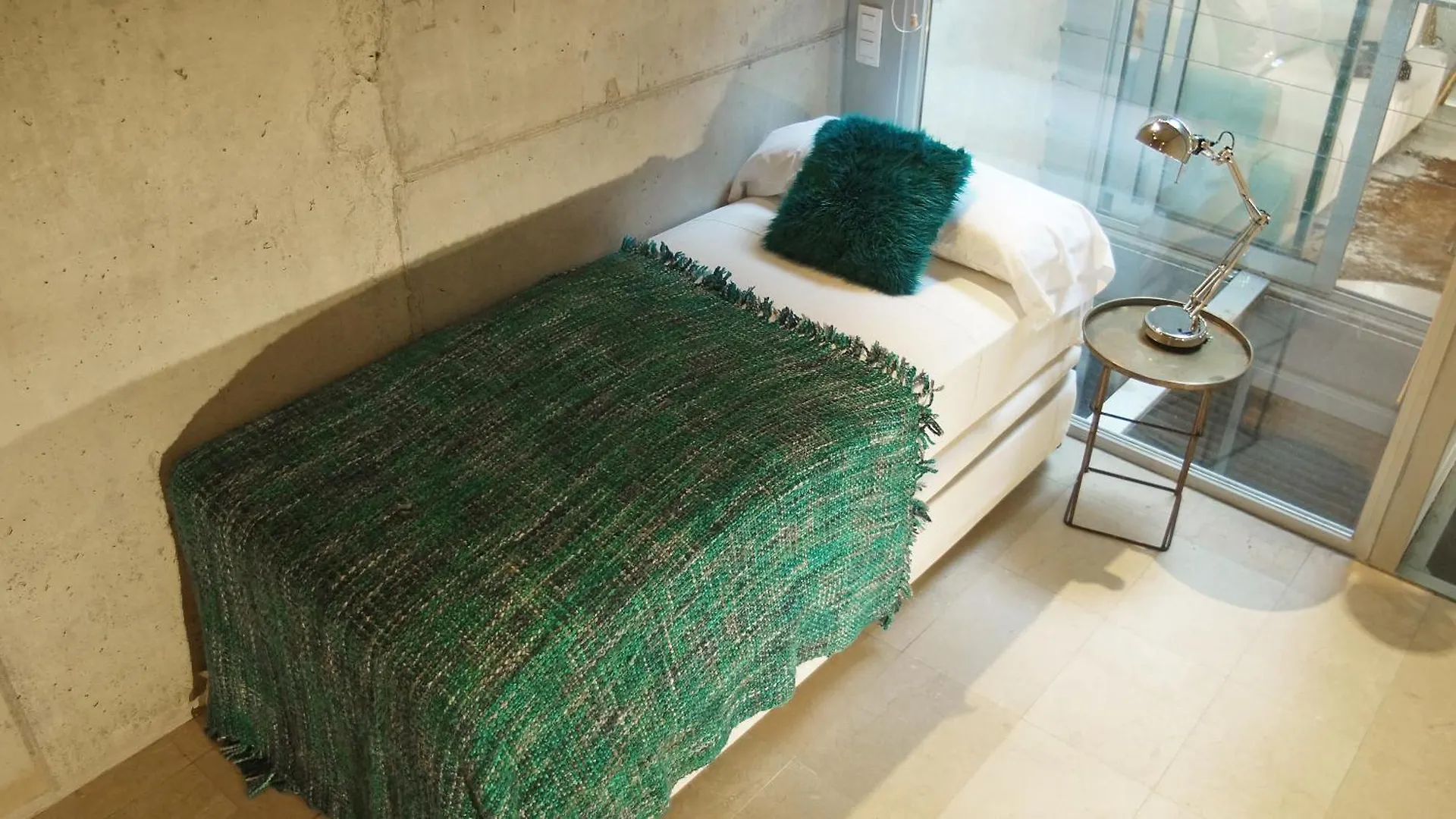 My Space Emirates - Fully Equipped Apartments Near The Beach With Shared Pool Barcelona