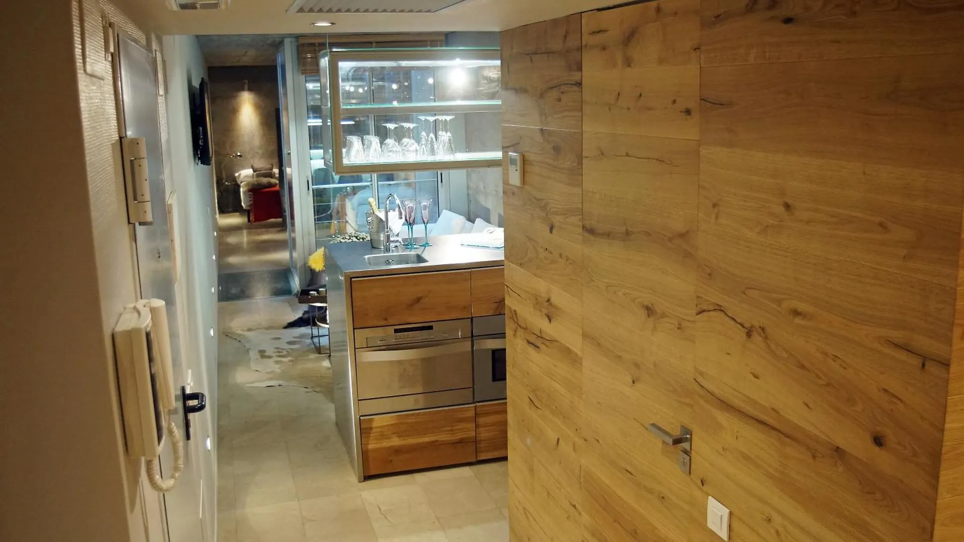 My Space Emirates - Fully Equipped Apartments Near The Beach With Shared Pool Barcelona Spain