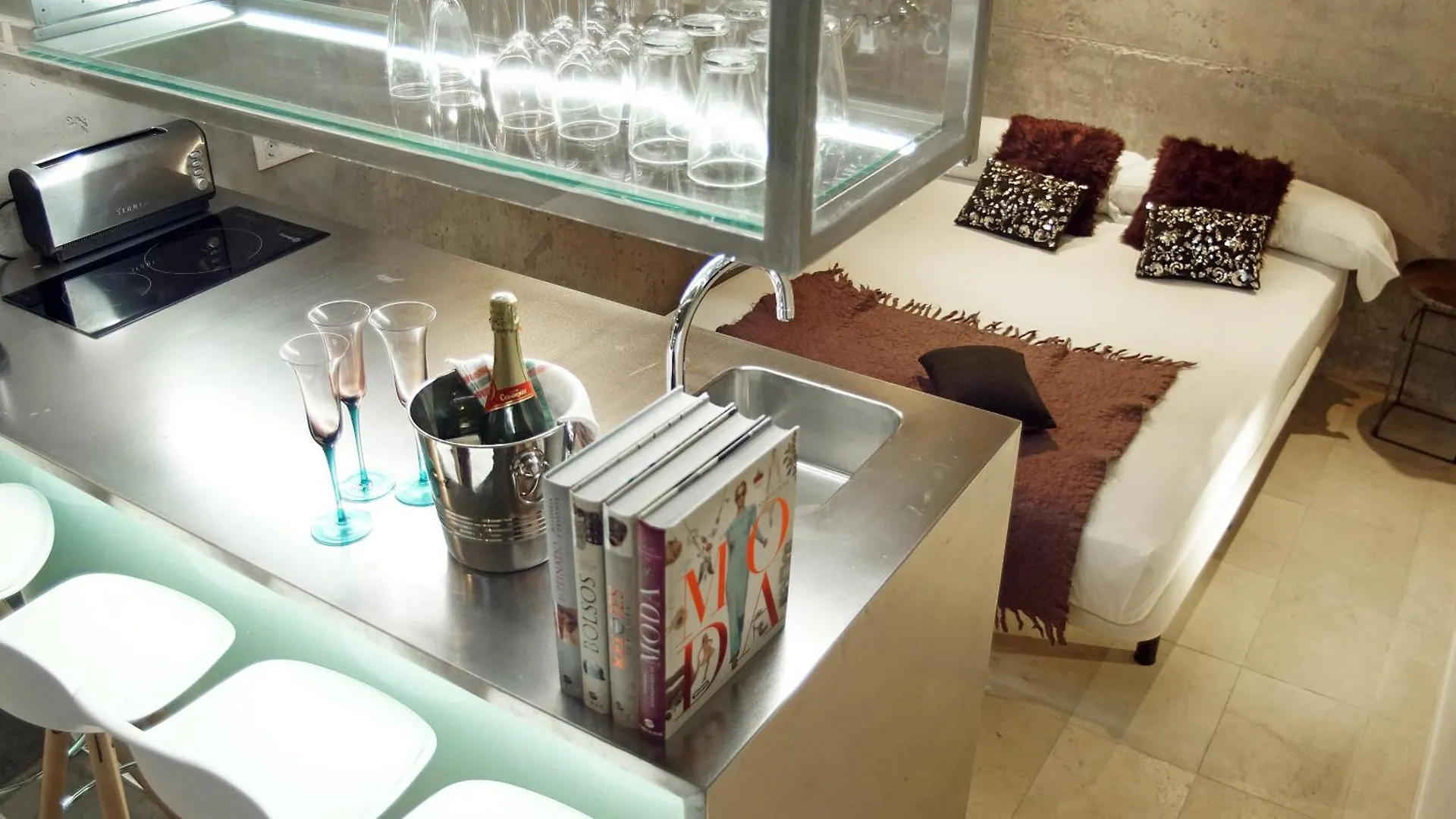 My Space Emirates - Fully Equipped Apartments Near The Beach With Shared Pool Barcelona
