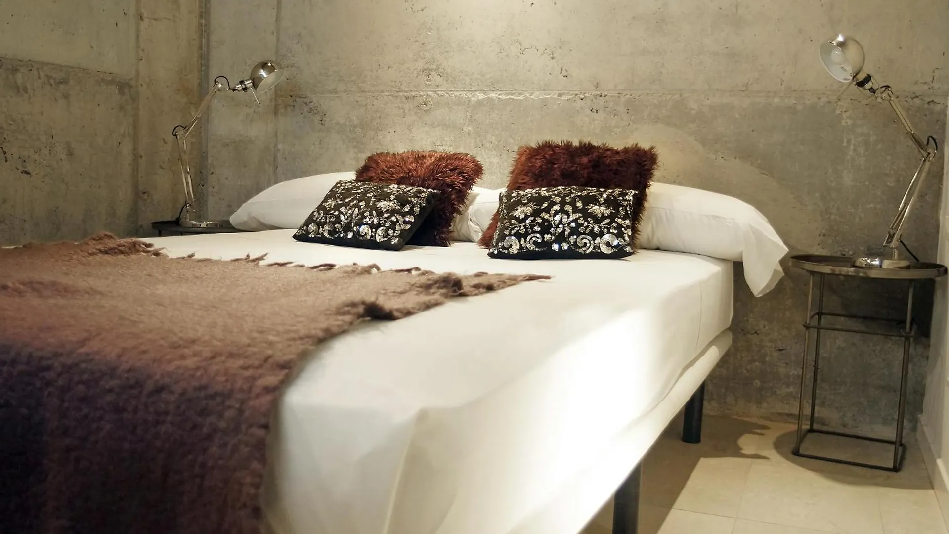 My Space Emirates - Fully Equipped Apartments Near The Beach With Shared Pool Barcelona