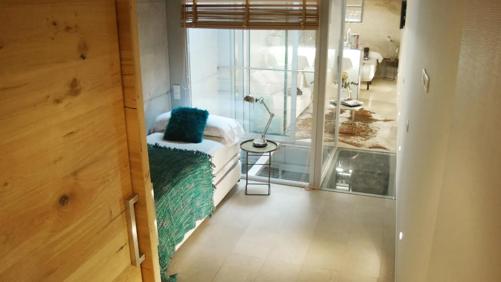 My Space Emirates - Fully Equipped Apartments Near The Beach With Shared Pool Barcelona