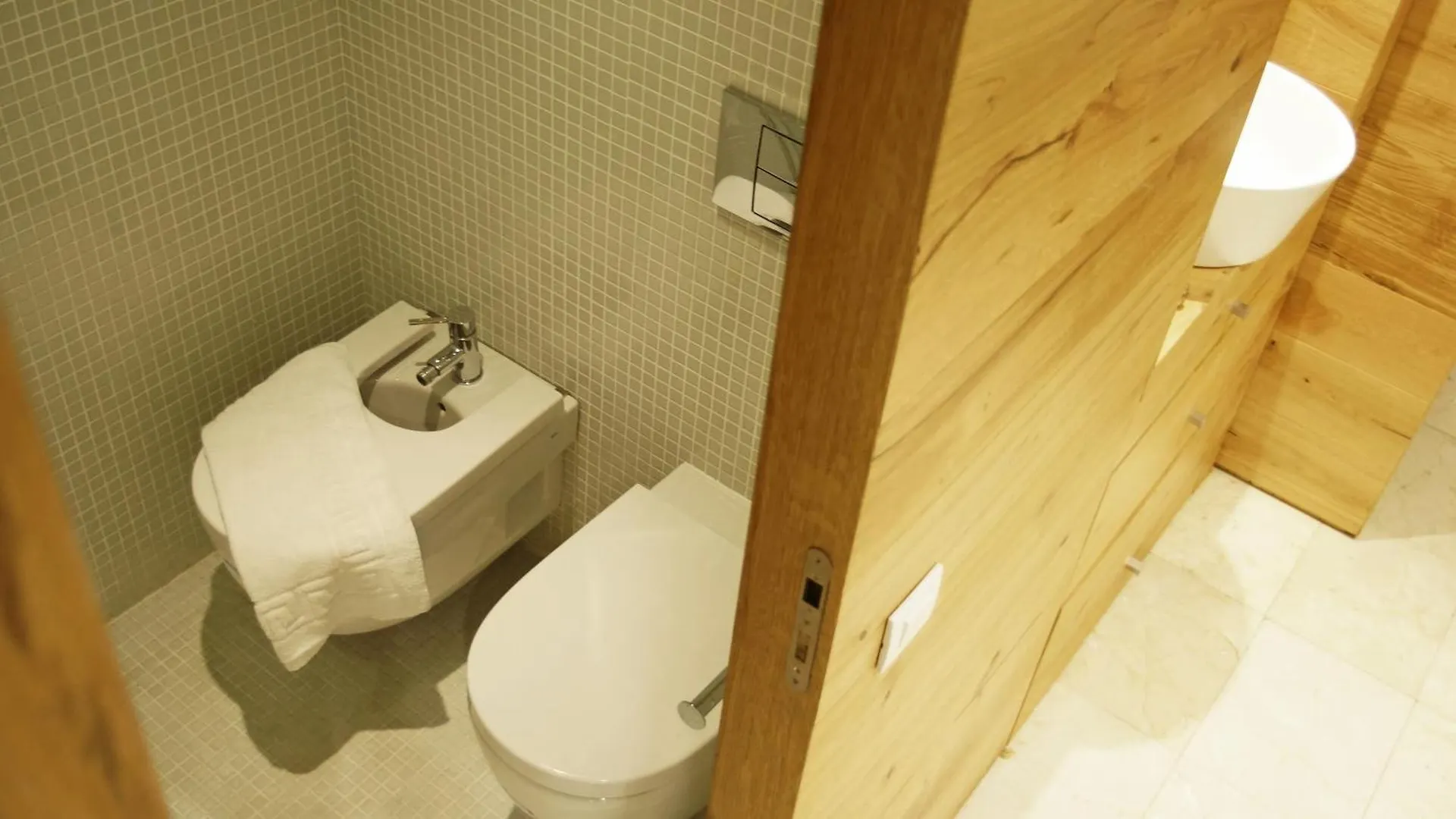 My Space Emirates - Fully Equipped Apartments Near The Beach With Shared Pool Barcelona