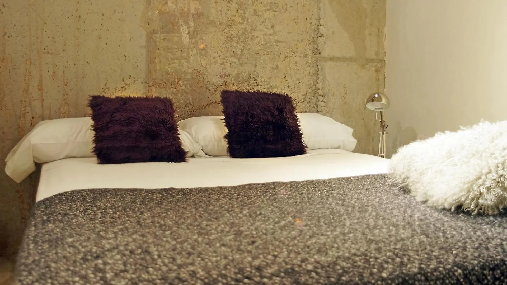 My Space Emirates - Fully Equipped Apartments Near The Beach With Shared Pool Barcelona