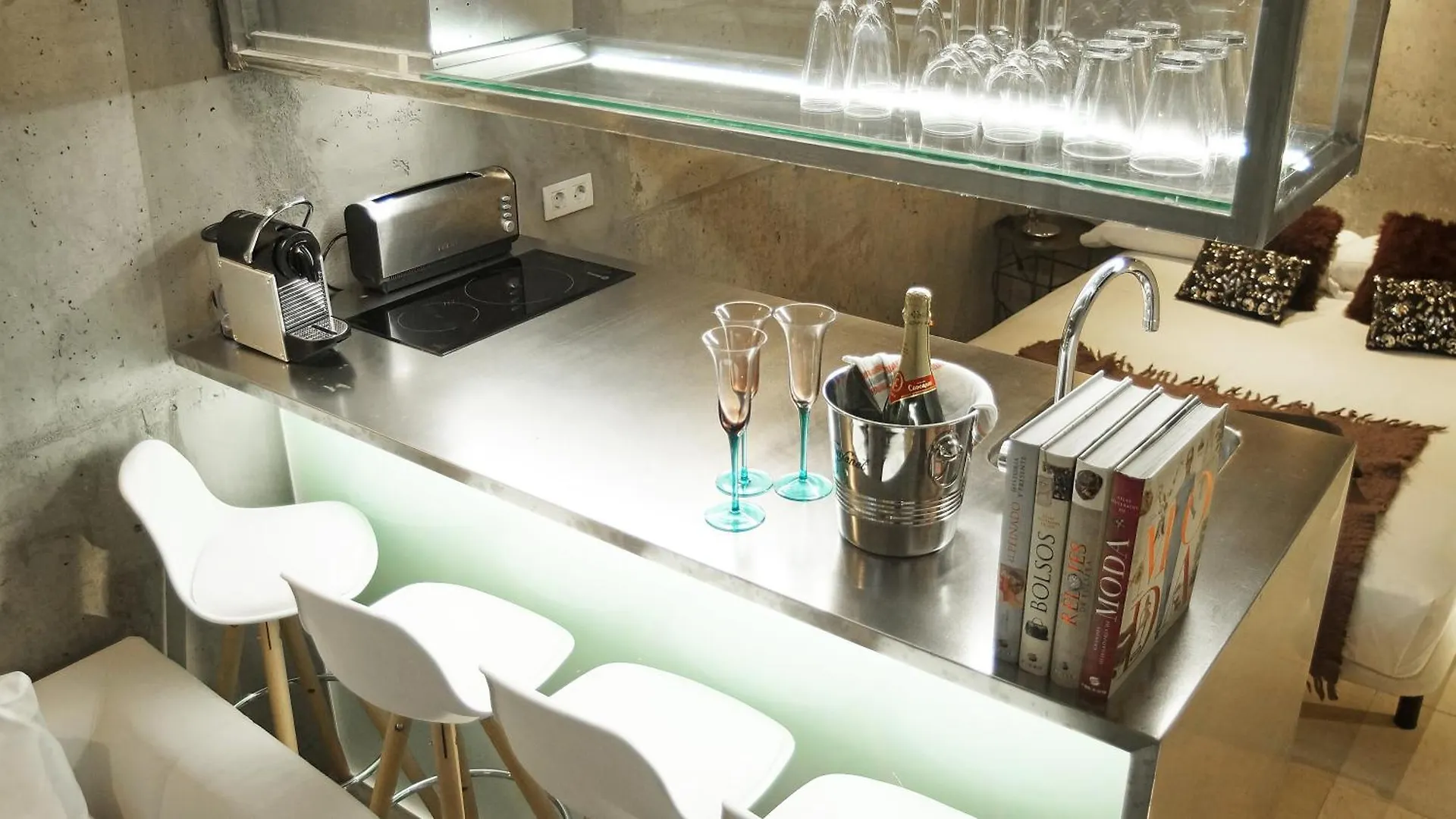 My Space Emirates - Fully Equipped Apartments Near The Beach With Shared Pool Barcelona Spain