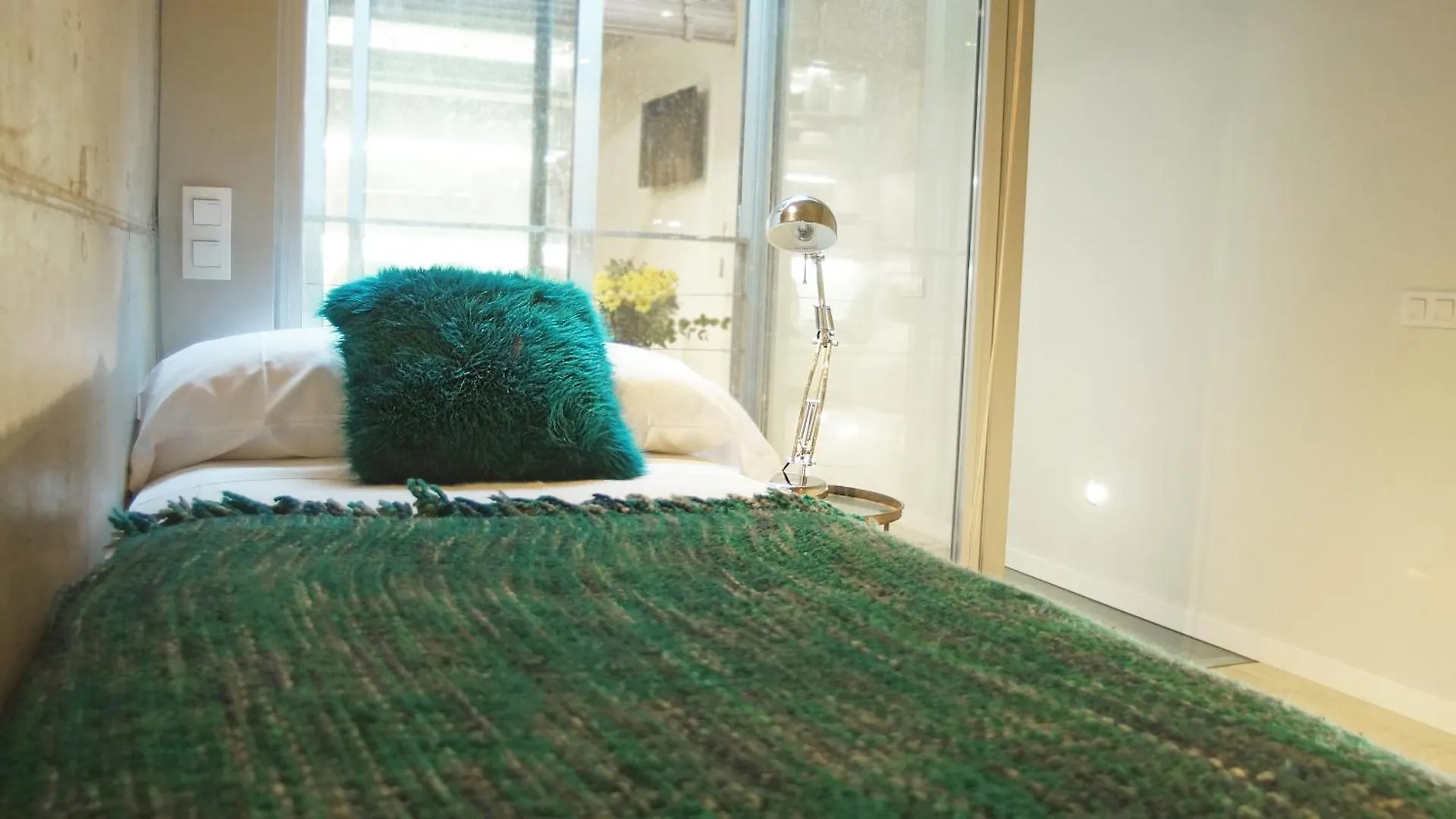 My Space Emirates - Fully Equipped Apartments Near The Beach With Shared Pool Barcelona