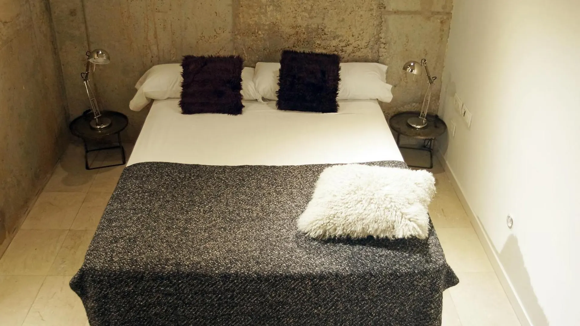 My Space Emirates - Fully Equipped Apartments Near The Beach With Shared Pool Barcelona