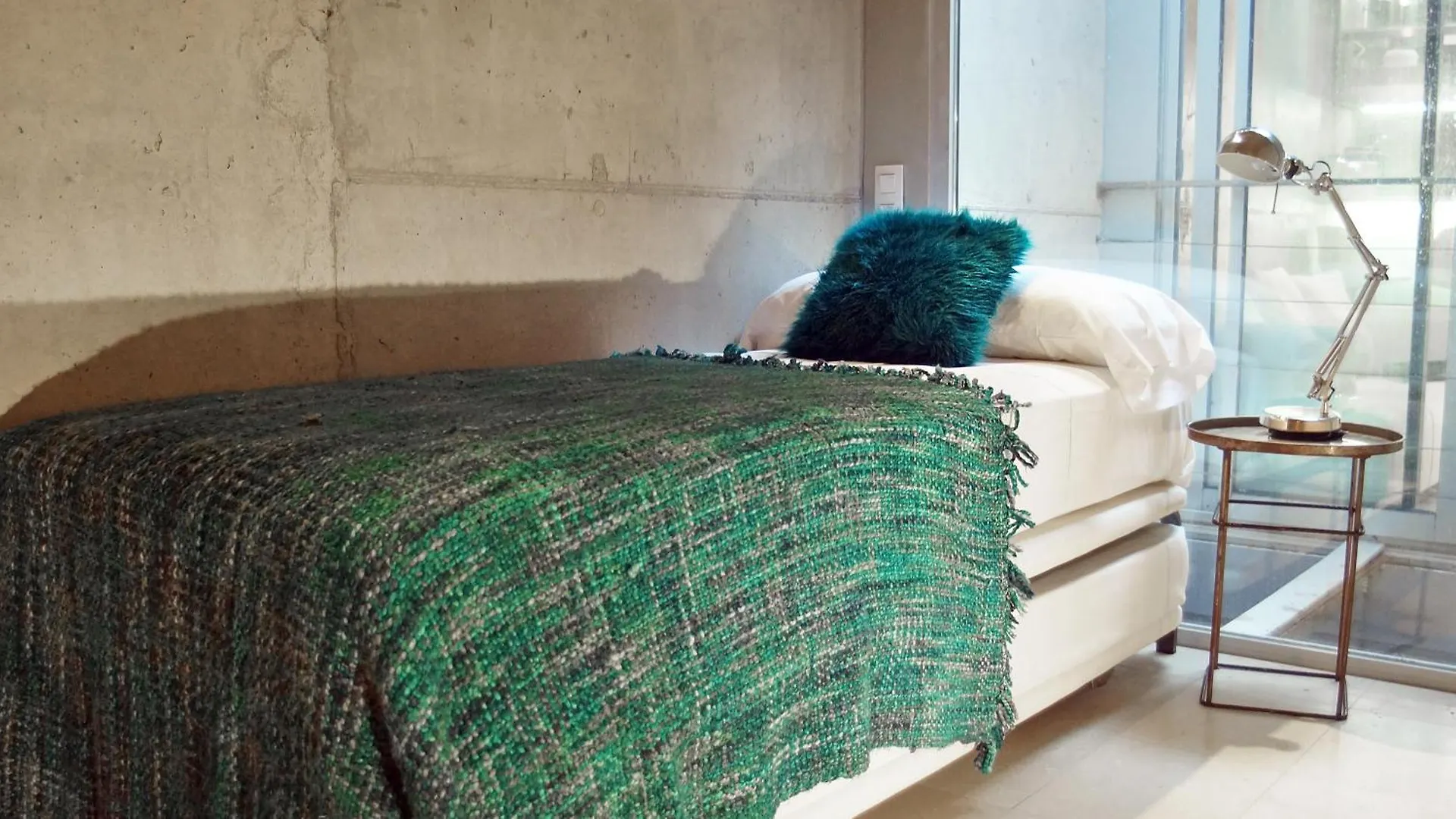 My Space Emirates - Fully Equipped Apartments Near The Beach With Shared Pool Barcelona