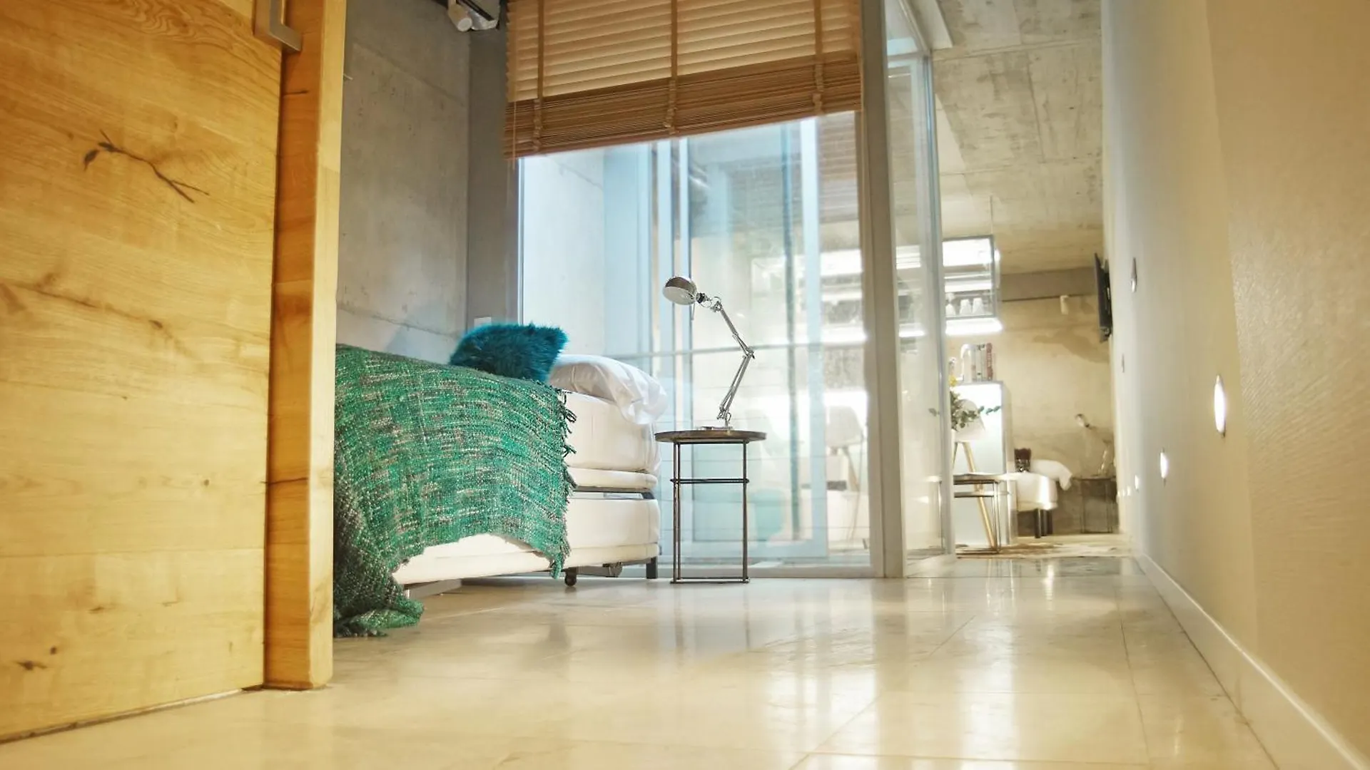 My Space Emirates - Fully Equipped Apartments Near The Beach With Shared Pool Barcelona