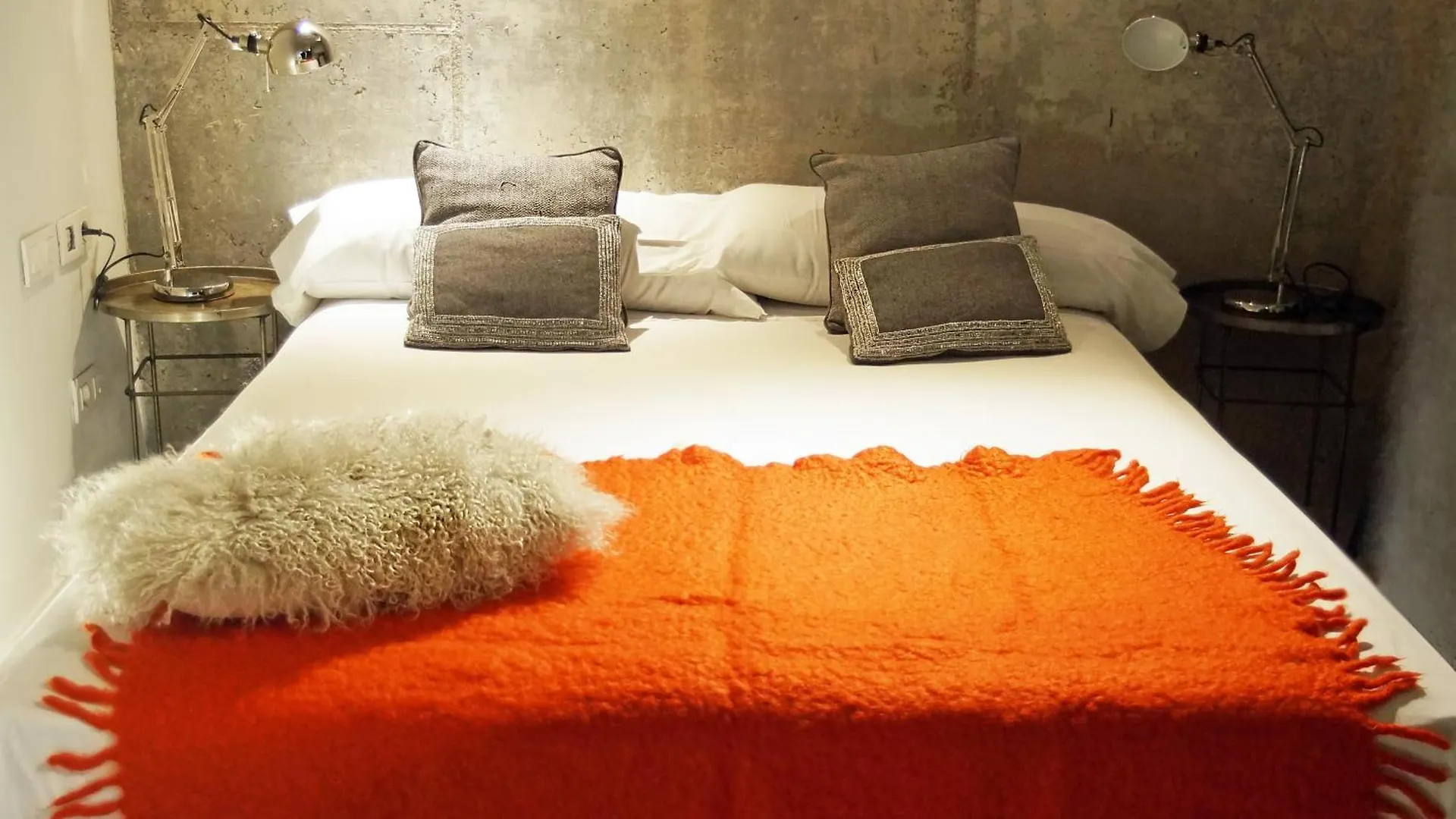 My Space Emirates - Fully Equipped Apartments Near The Beach With Shared Pool Barcelona Spain