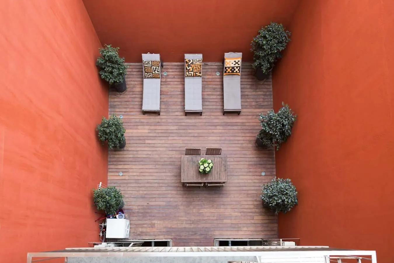 My Space Emirates - Fully Equipped Apartments Near The Beach With Shared Pool Barcelona