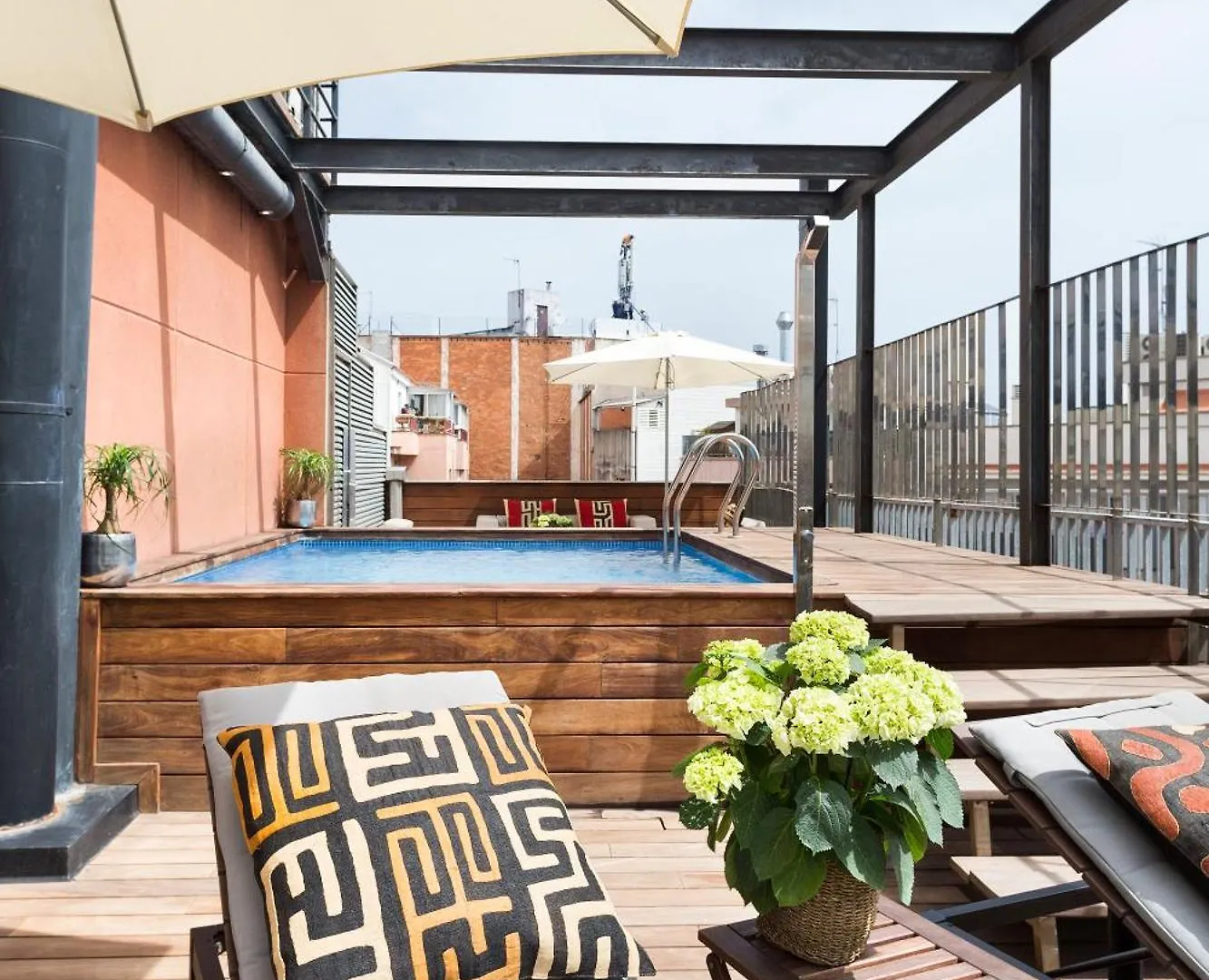 My Space Emirates - Fully Equipped Apartments Near The Beach With Shared Pool Barcelona Spain