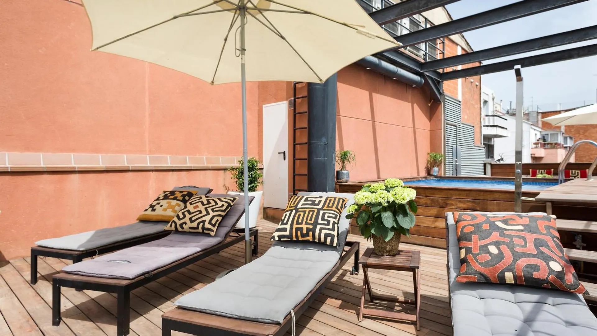 My Space Emirates - Fully Equipped Apartments Near The Beach With Shared Pool Barcelona Spain