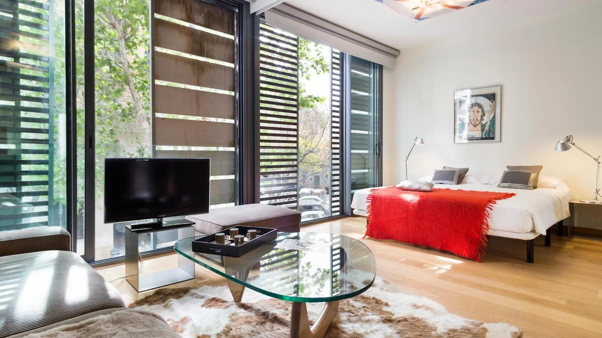 My Space Emirates - Fully Equipped Apartments Near The Beach With Shared Pool Barcelona