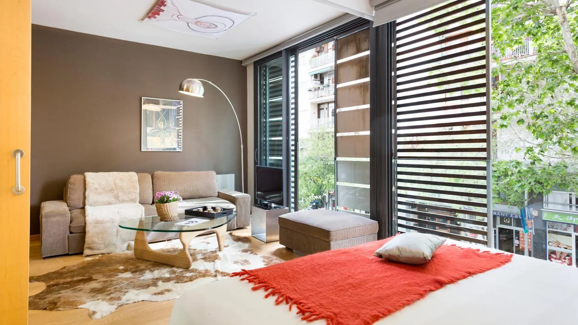 My Space Emirates - Fully Equipped Apartments Near The Beach With Shared Pool Barcelona Spain