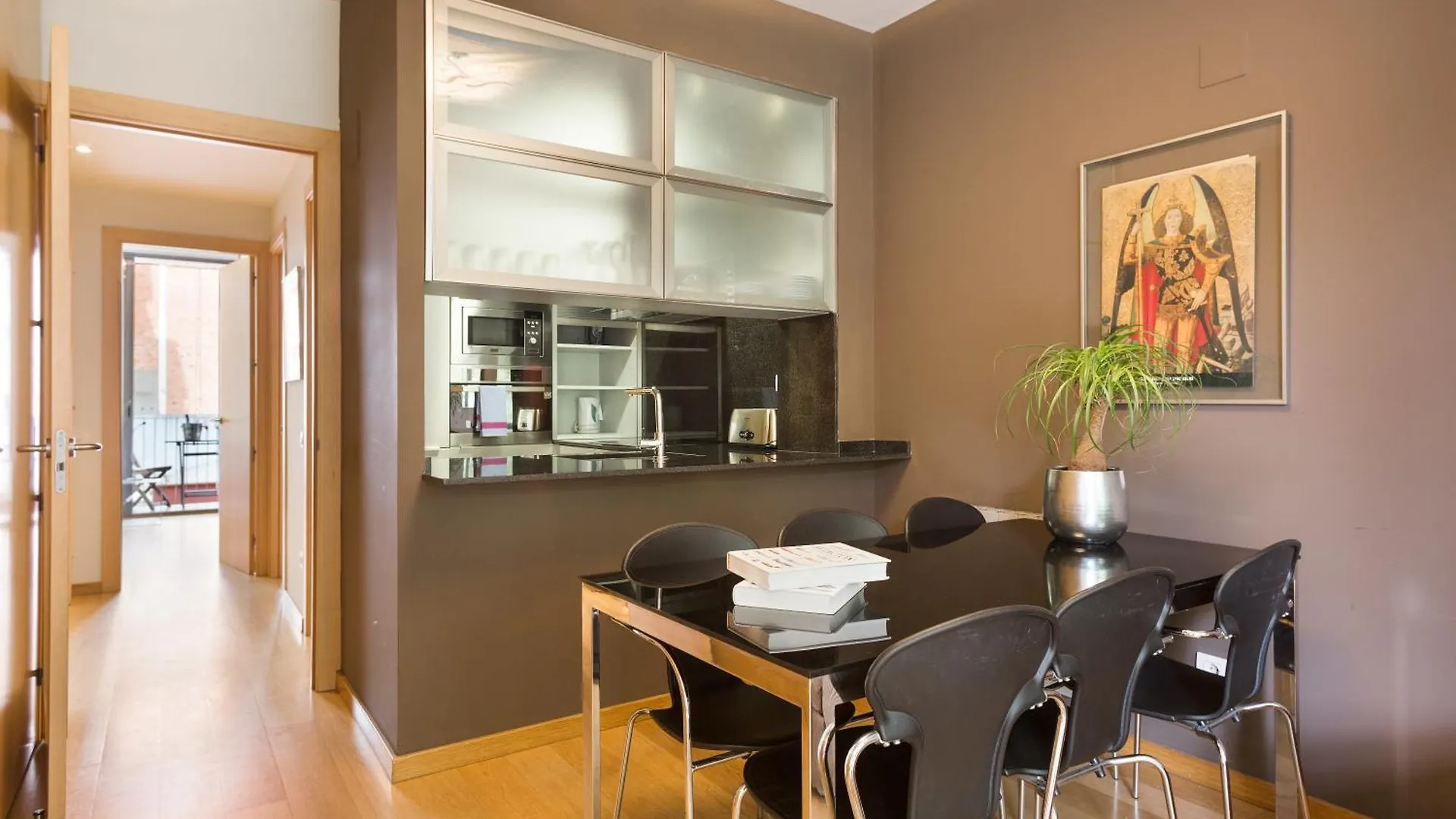 My Space Emirates - Fully Equipped Apartments Near The Beach With Shared Pool Barcelona