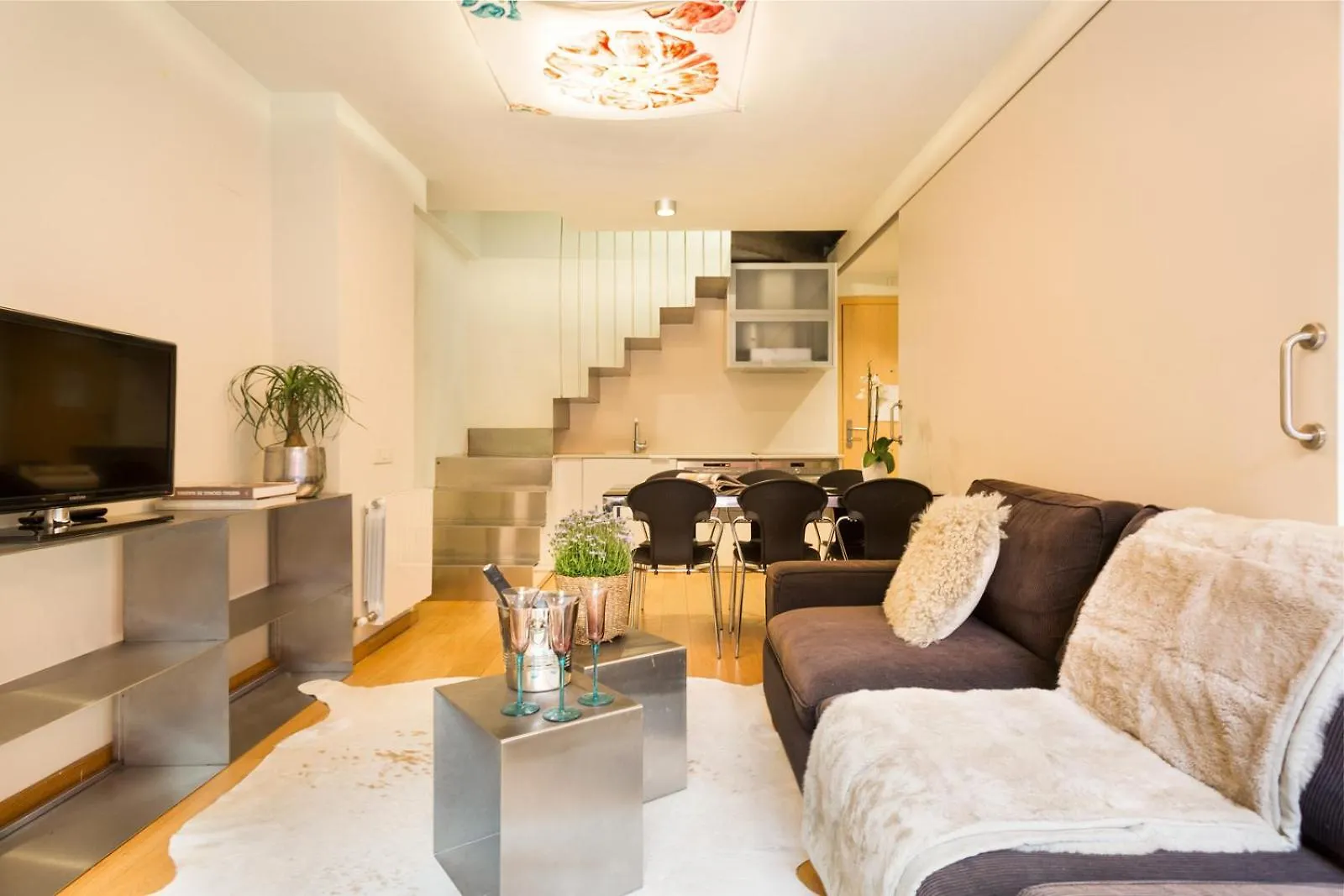 My Space Emirates - Fully Equipped Apartments Near The Beach With Shared Pool Barcelona