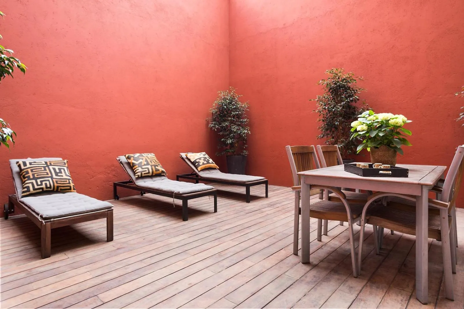 My Space Emirates - Fully Equipped Apartments Near The Beach With Shared Pool Barcelona