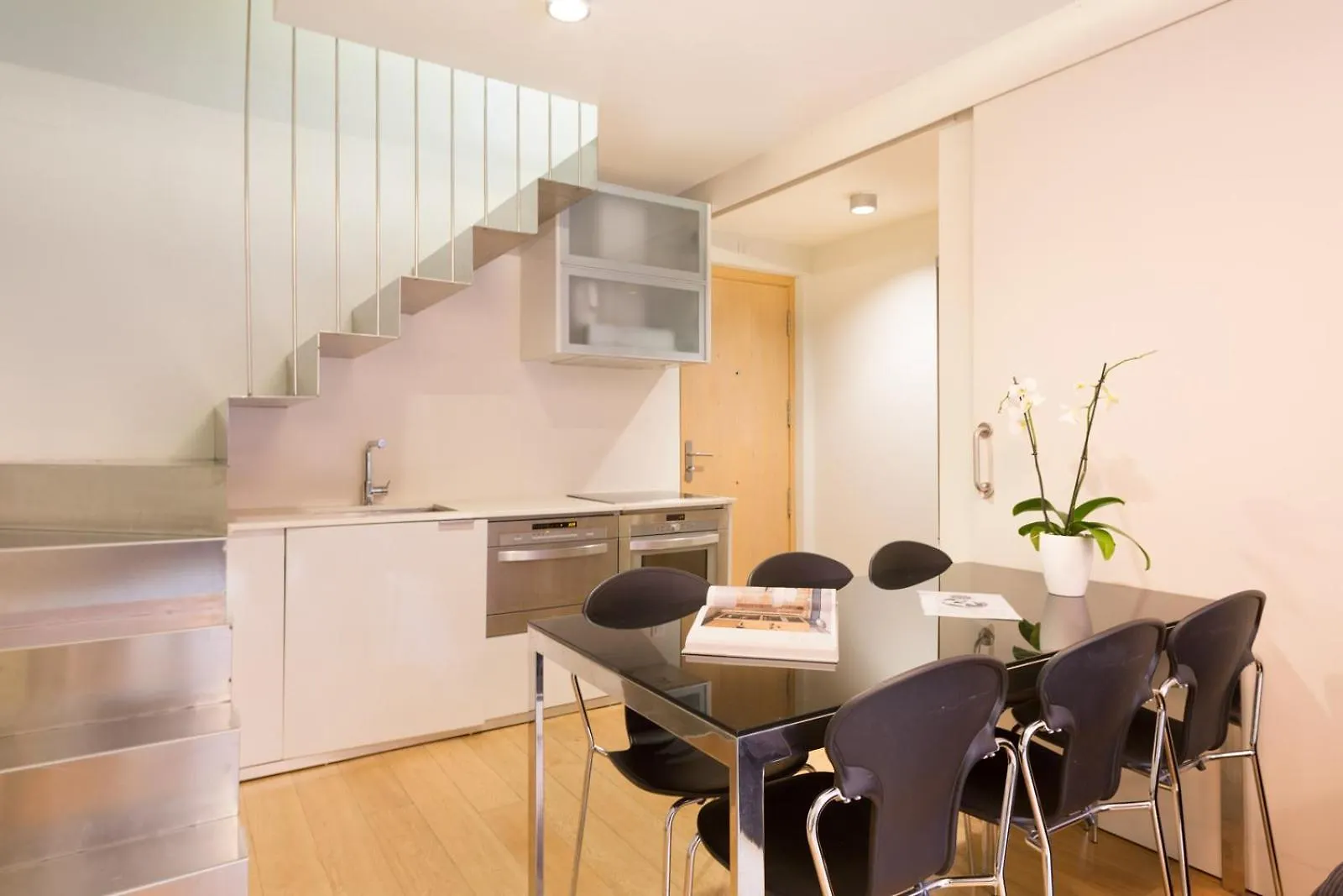 My Space Emirates - Fully Equipped Apartments Near The Beach With Shared Pool Barcelona